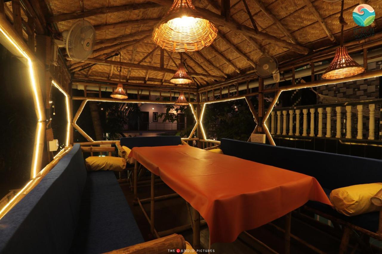 Tropical Wave Hostel Morjim Goa Екстериор снимка