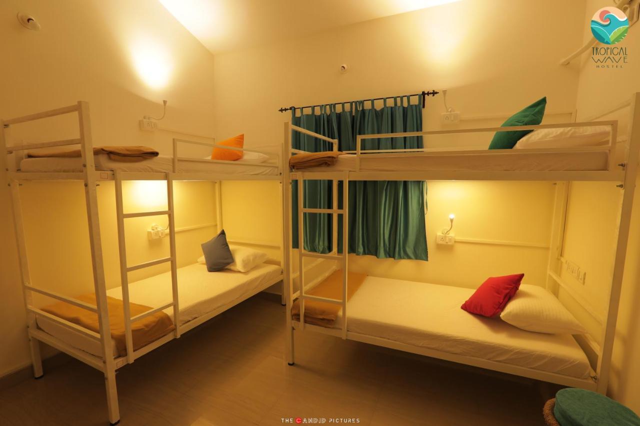 Tropical Wave Hostel Morjim Goa Екстериор снимка