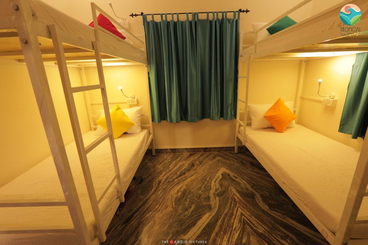 Tropical Wave Hostel Morjim Goa Екстериор снимка