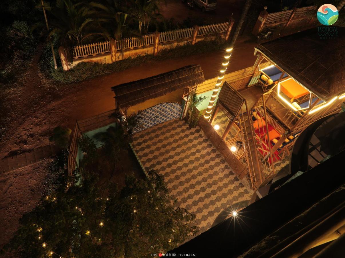 Tropical Wave Hostel Morjim Goa Екстериор снимка