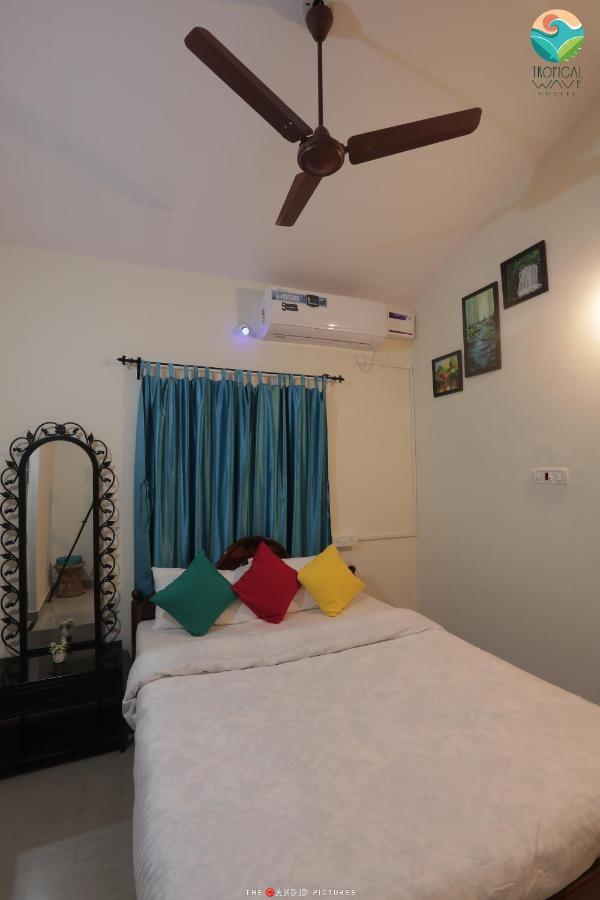 Tropical Wave Hostel Morjim Goa Екстериор снимка