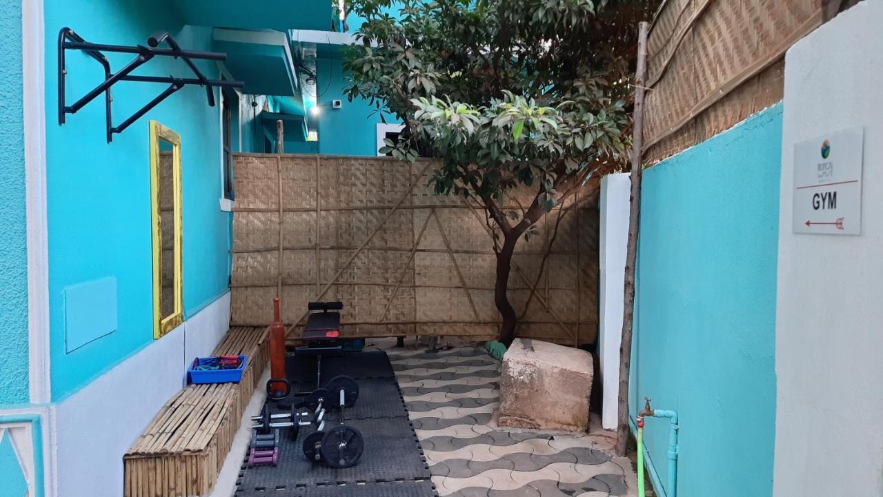 Tropical Wave Hostel Morjim Goa Екстериор снимка
