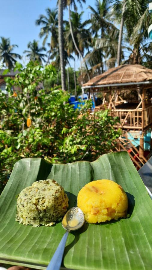 Tropical Wave Hostel Morjim Goa Екстериор снимка