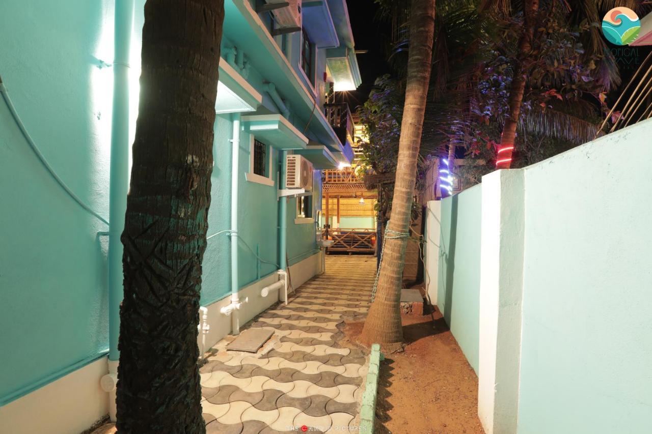 Tropical Wave Hostel Morjim Goa Екстериор снимка