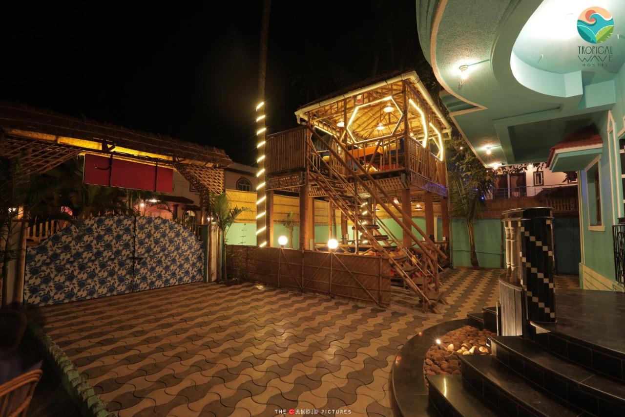 Tropical Wave Hostel Morjim Goa Екстериор снимка