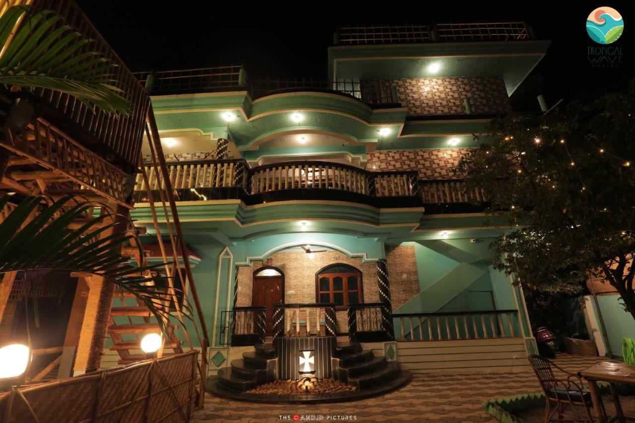 Tropical Wave Hostel Morjim Goa Екстериор снимка