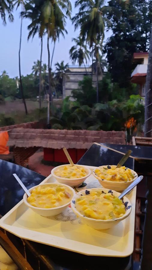 Tropical Wave Hostel Morjim Goa Екстериор снимка