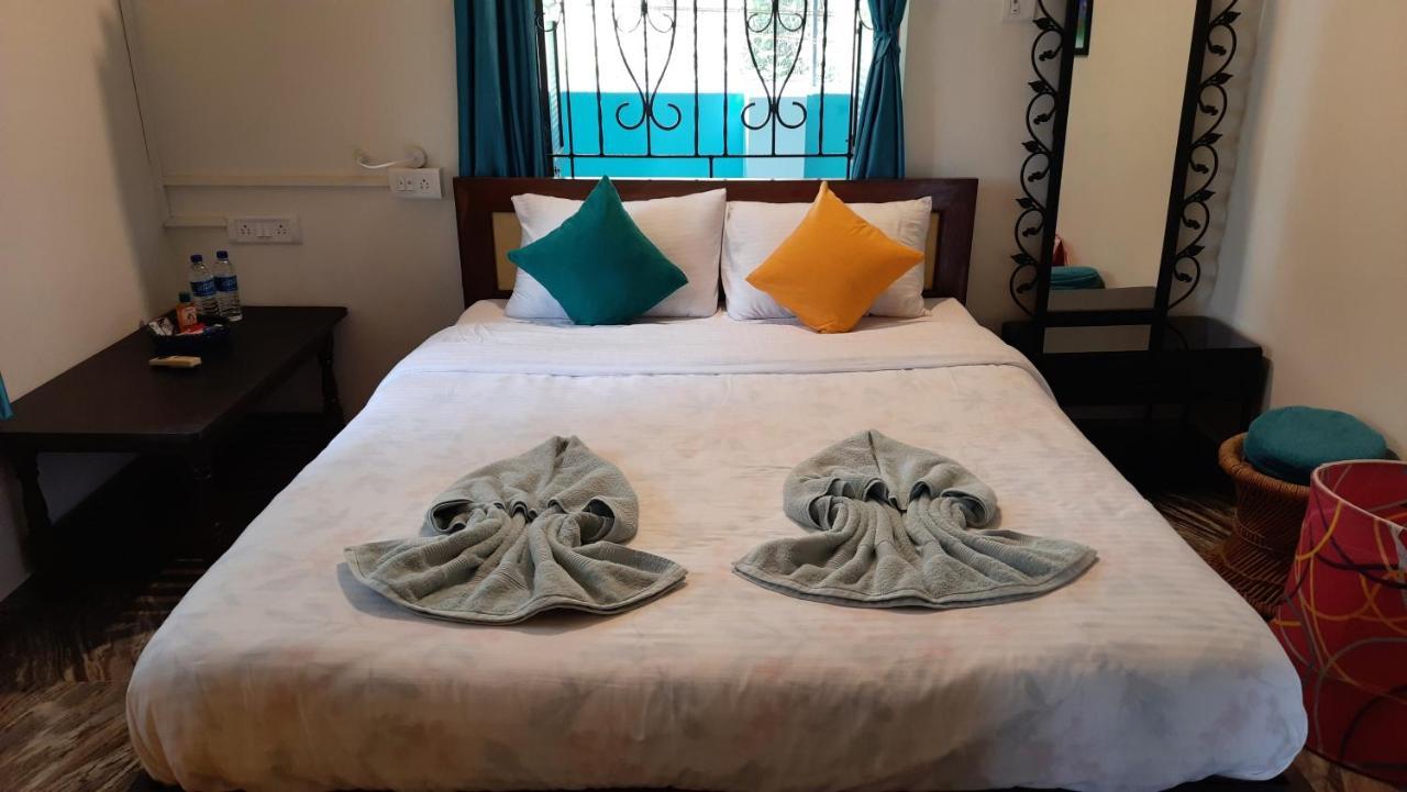 Tropical Wave Hostel Morjim Goa Екстериор снимка