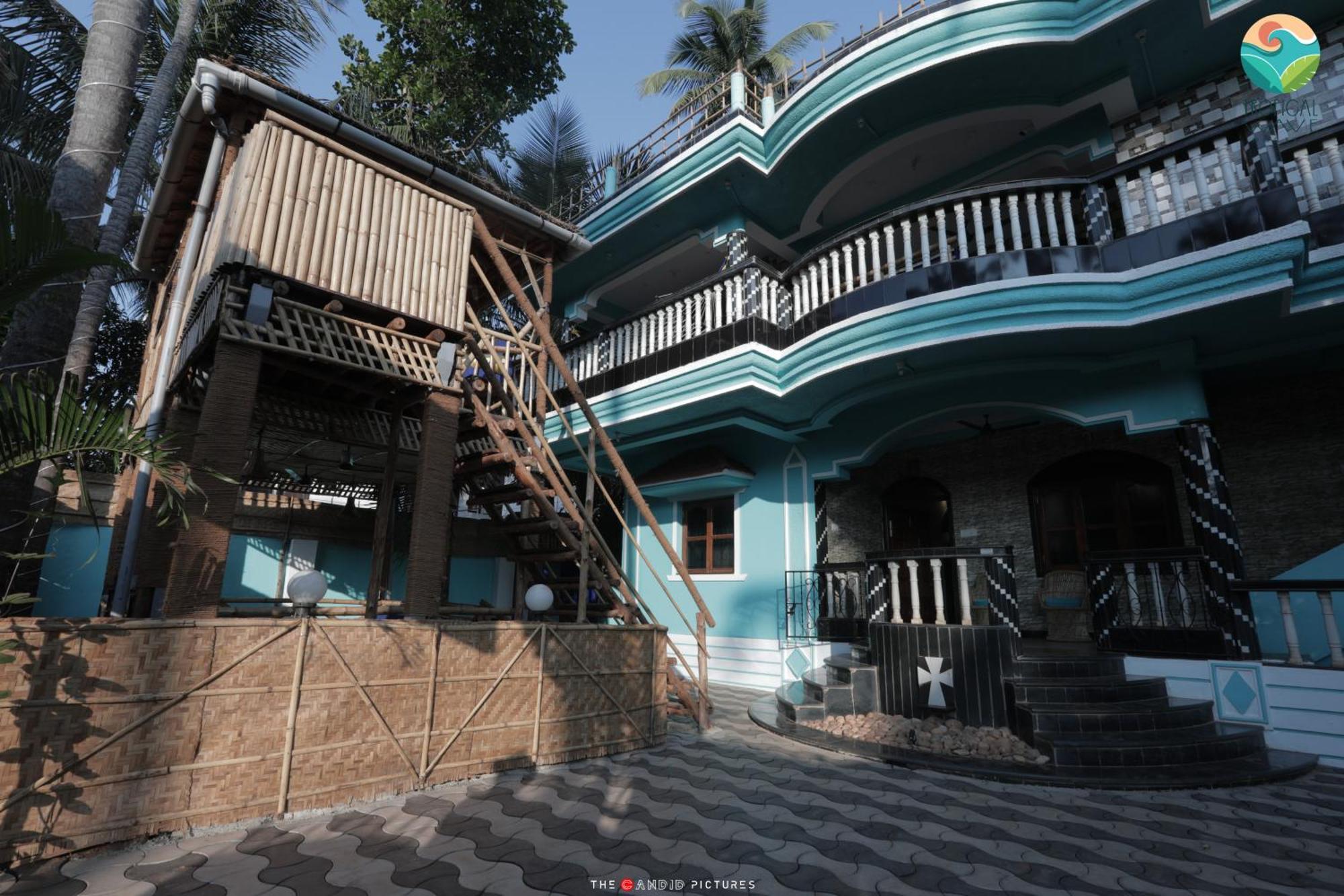 Tropical Wave Hostel Morjim Goa Екстериор снимка