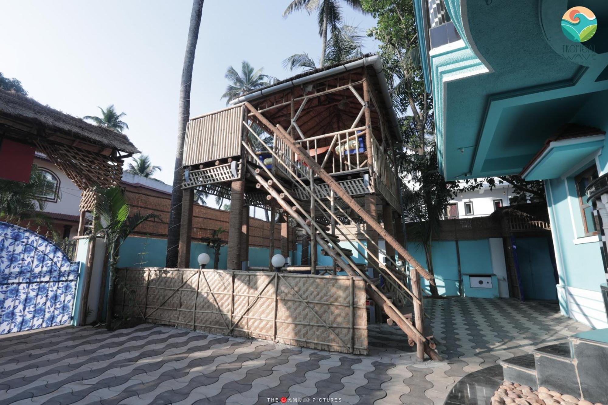 Tropical Wave Hostel Morjim Goa Екстериор снимка