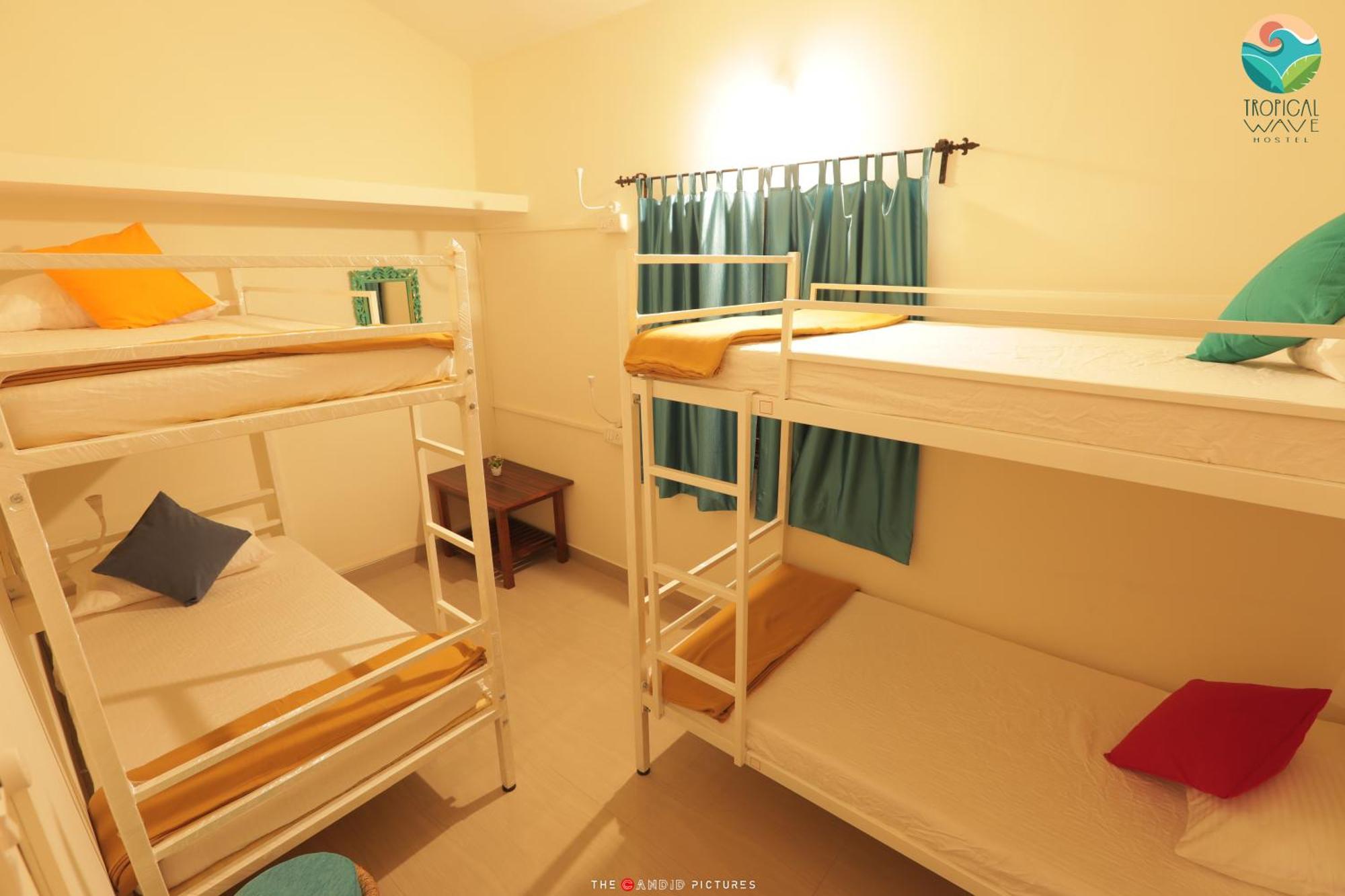 Tropical Wave Hostel Morjim Goa Екстериор снимка