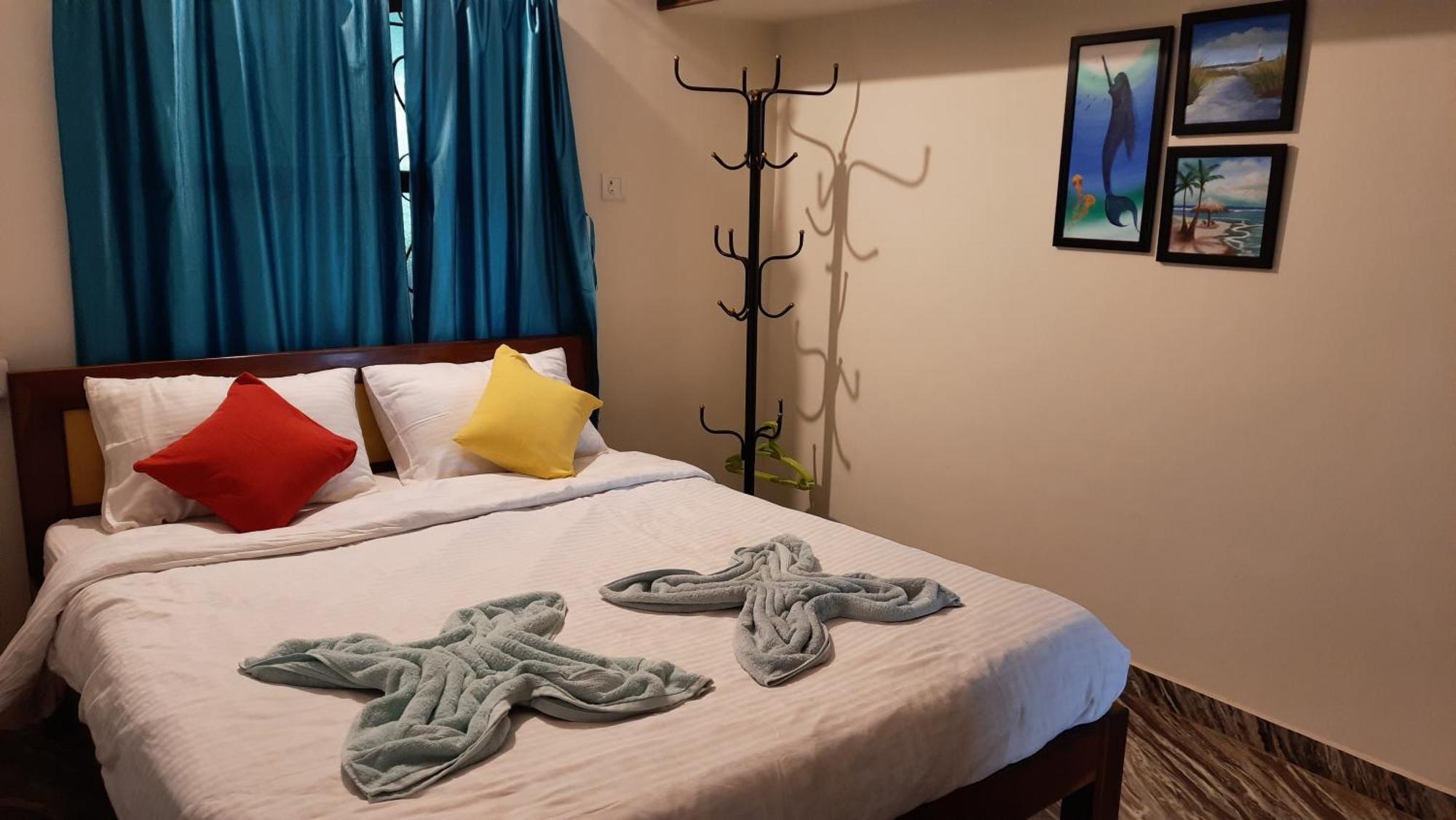 Tropical Wave Hostel Morjim Goa Екстериор снимка