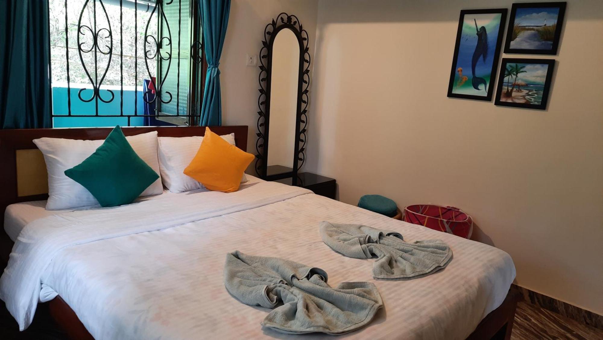Tropical Wave Hostel Morjim Goa Екстериор снимка
