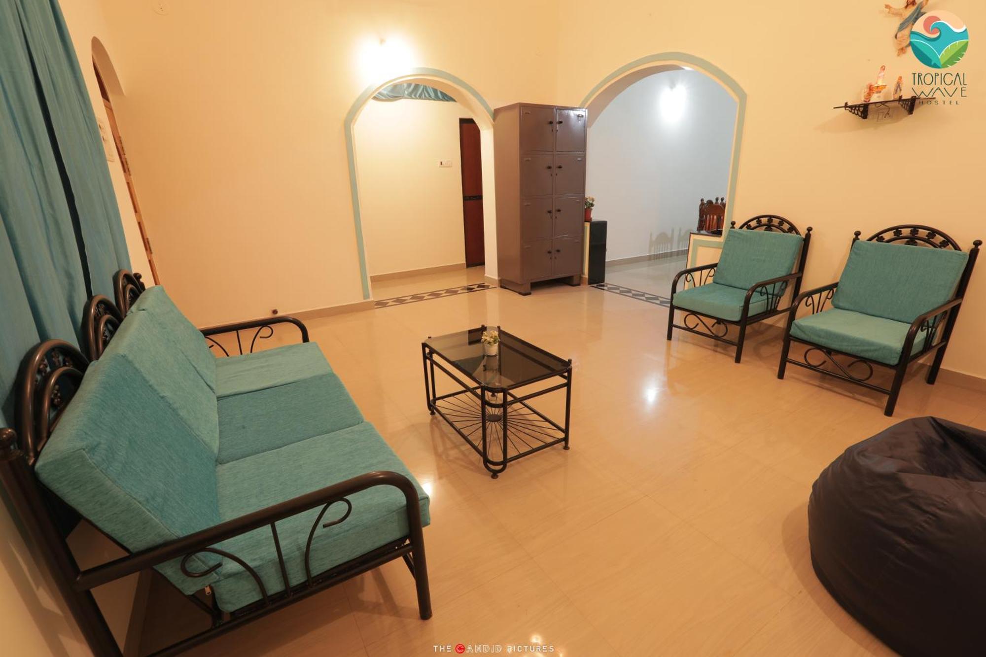 Tropical Wave Hostel Morjim Goa Екстериор снимка