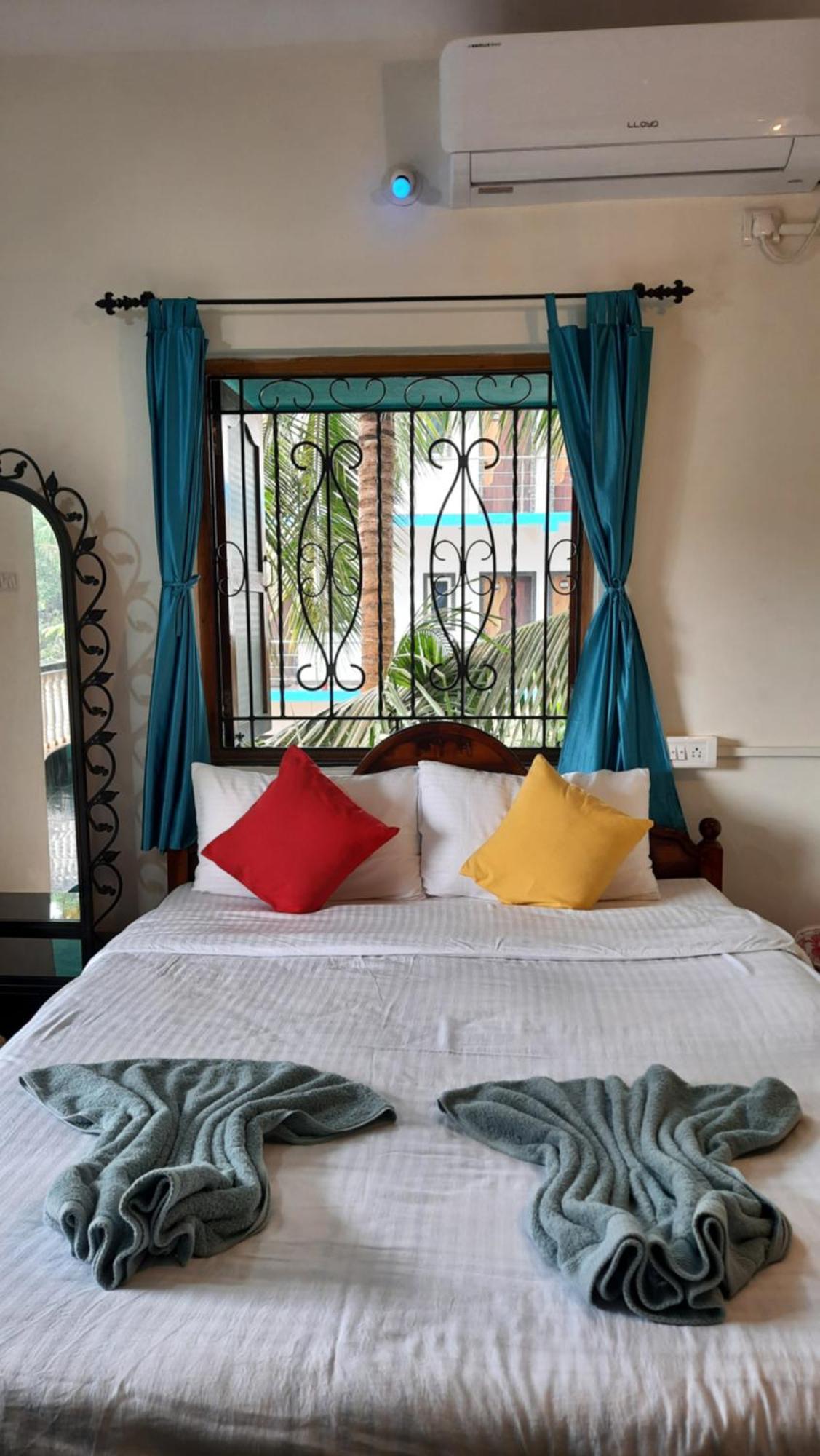 Tropical Wave Hostel Morjim Goa Екстериор снимка