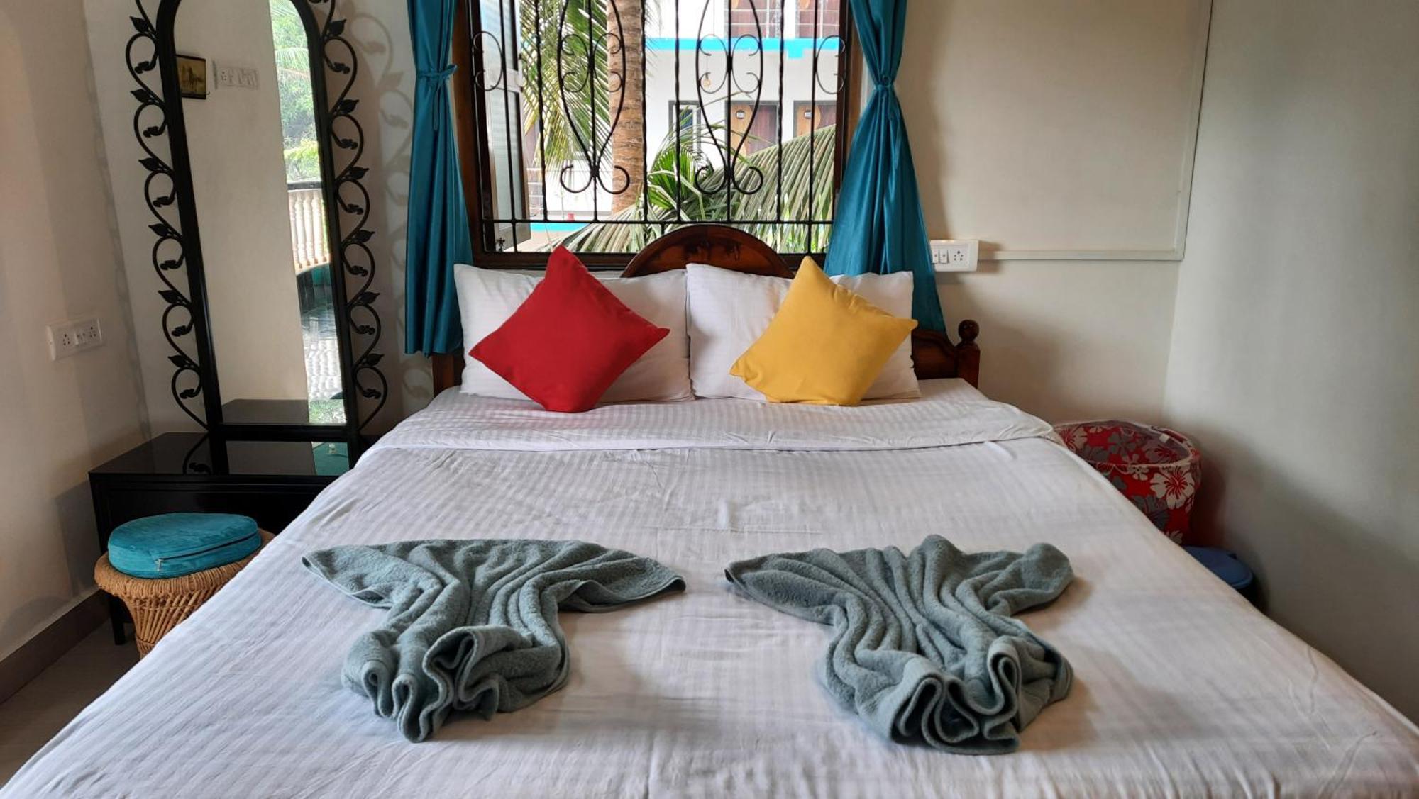 Tropical Wave Hostel Morjim Goa Екстериор снимка