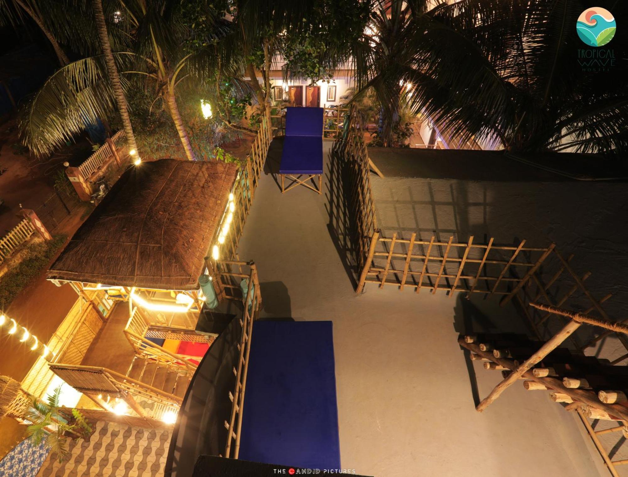 Tropical Wave Hostel Morjim Goa Екстериор снимка